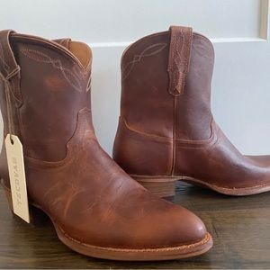 Size 8 Tecovas Paige boot.